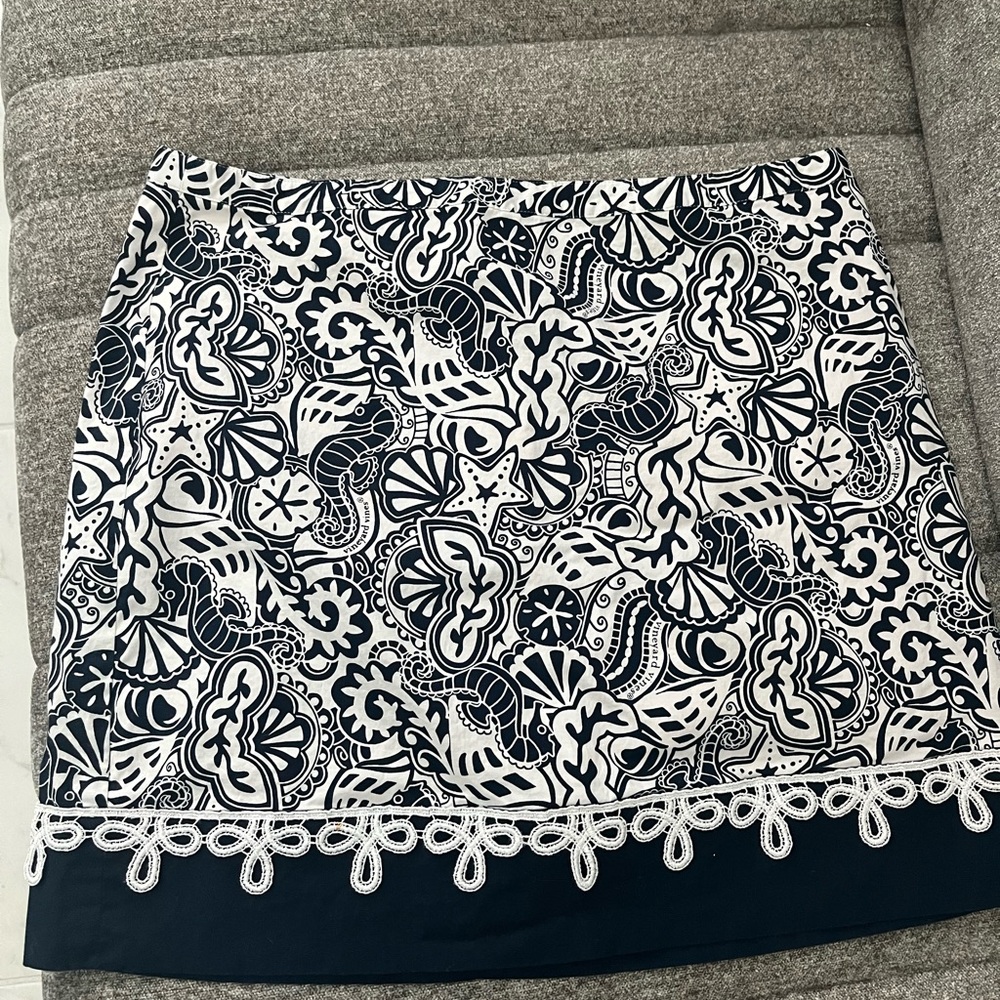 Vineyard Vines Navy and White Floral Mini Skirt, Size 6